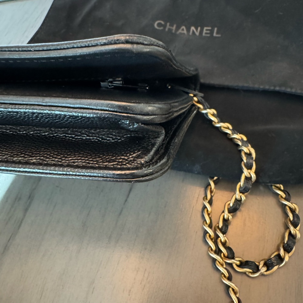 Chanel Black Quilted Crossbody Bag with Gold Chain - Picture 5 of 8